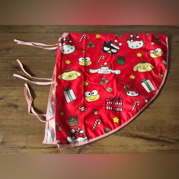 SANRIO-NWT Extra Large Red Character Christmas Tree Skirt - Picture 9 of 15